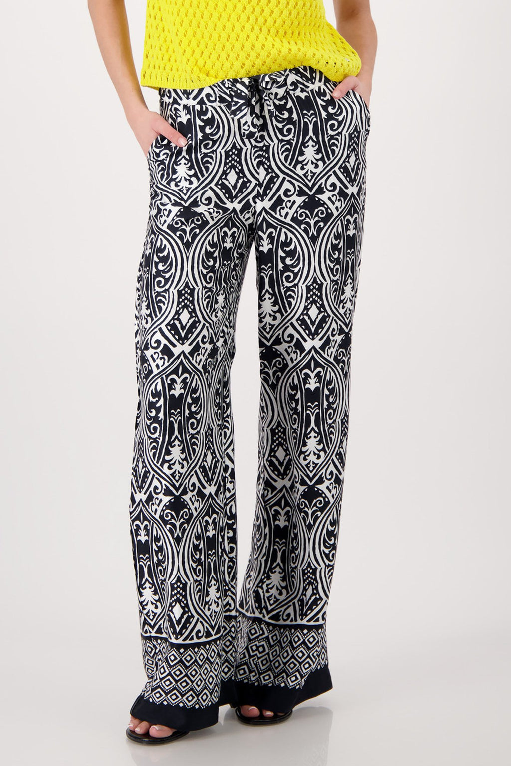 Blk White